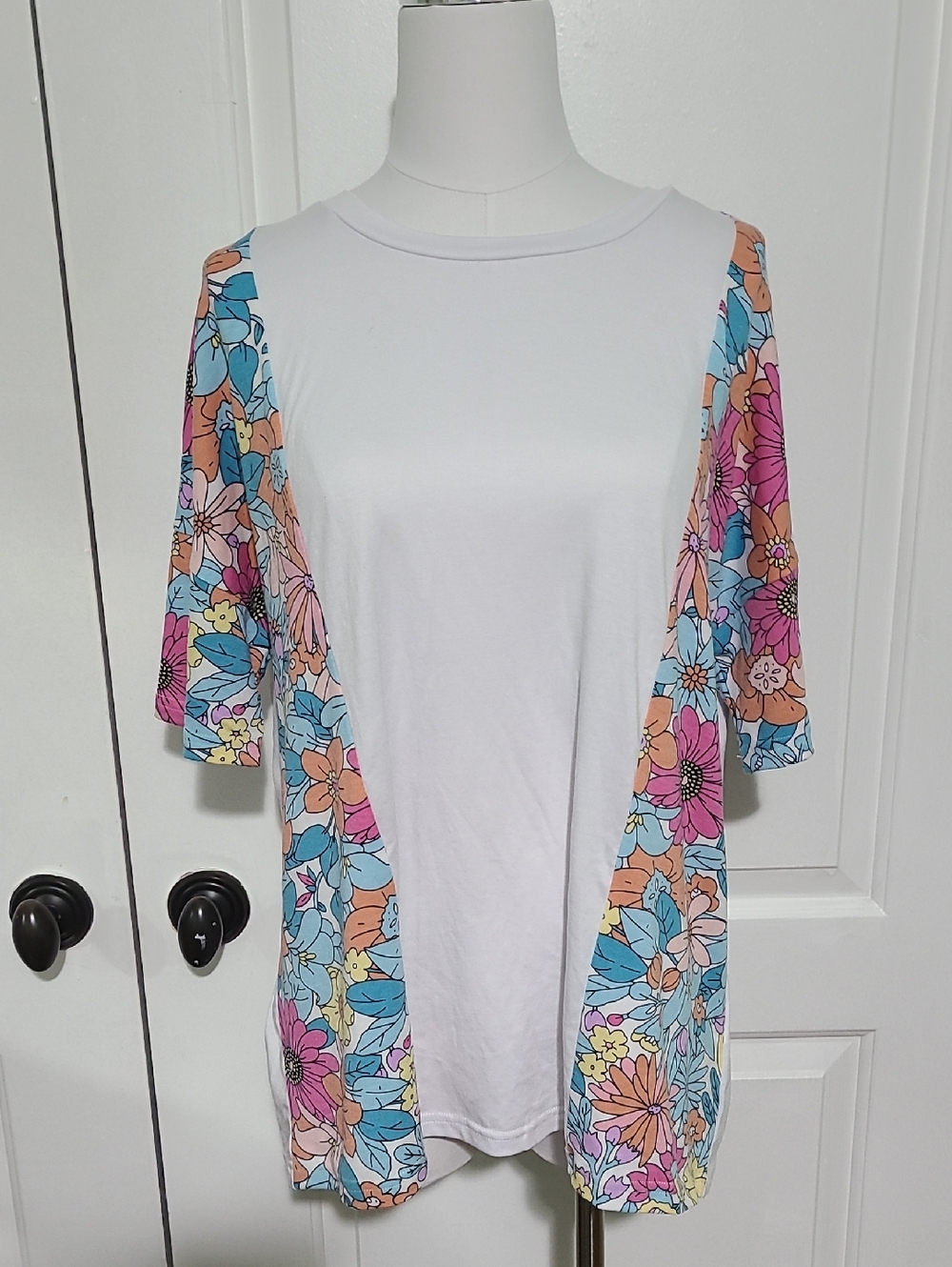 NWT Jenny Boston Colorful Floral T Shirt